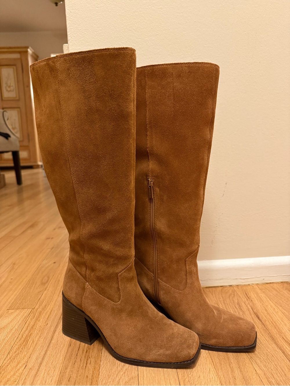 Vince Camuto Women's extra wide calf size 7.5 sangeti boot - Tan